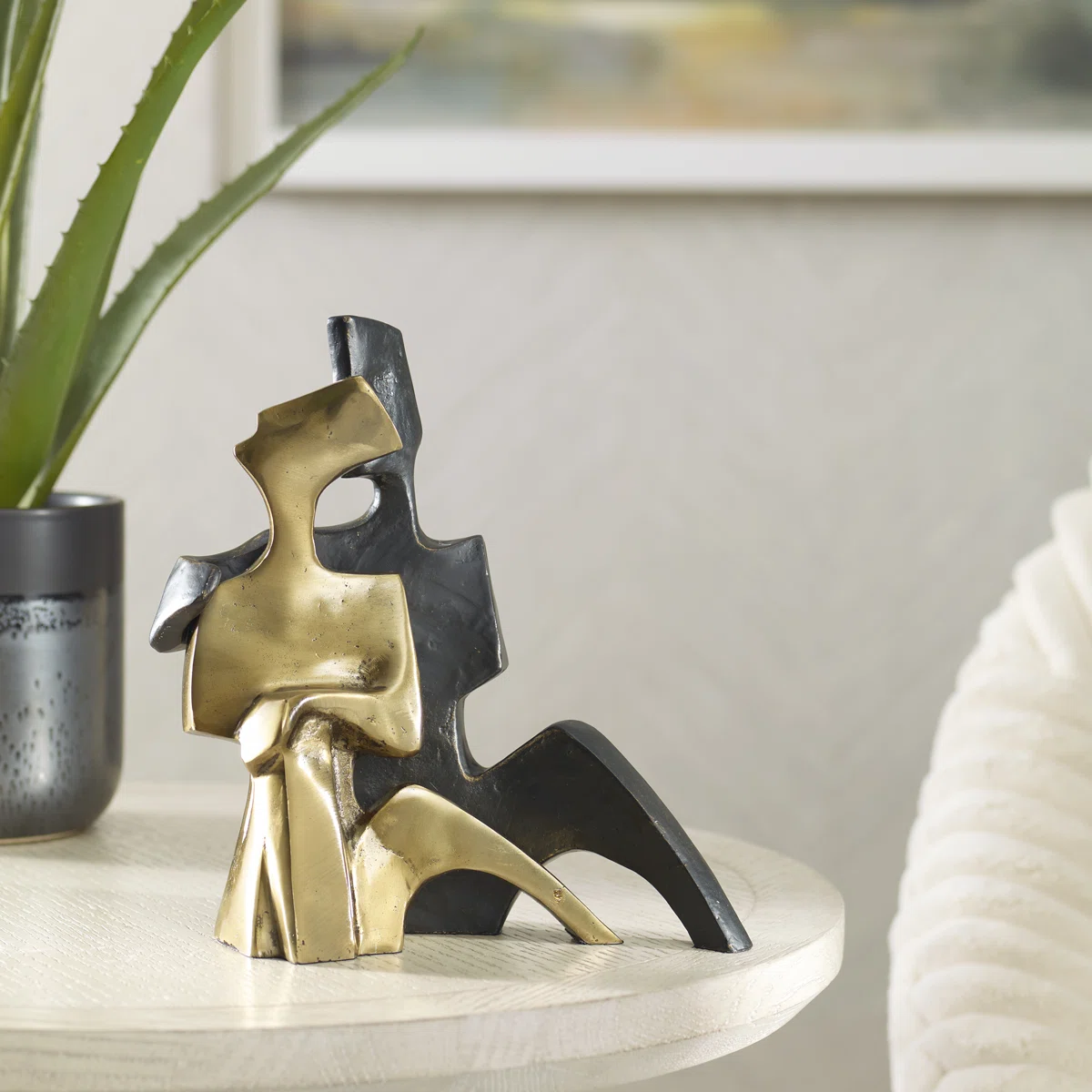 Bronze Harmony: Affectionate Couple Sculpture - Image 2